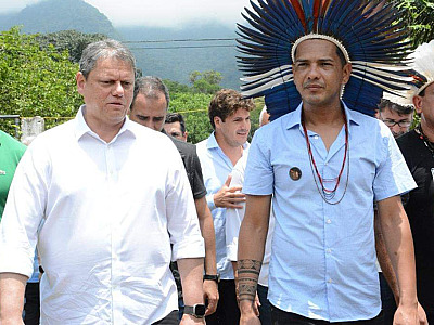 Governador Tarcísio de Freitas participa da posse do novo Coordenador de Políticas Públicas para os Povos Indígenas em Ubatuba