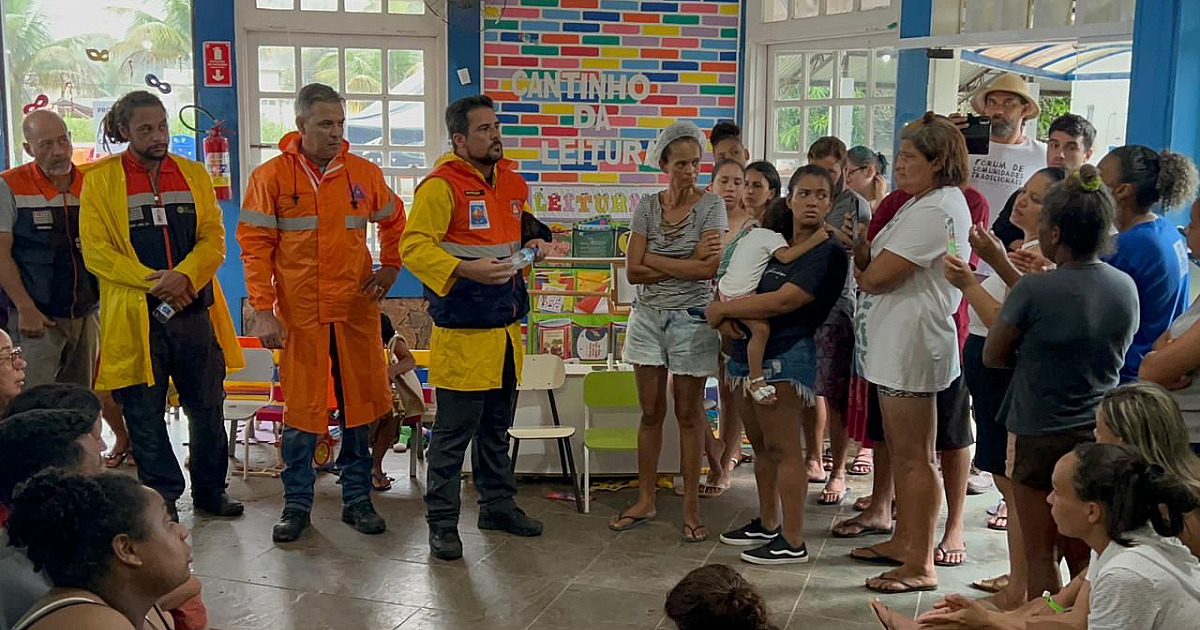 Felipe Augusto visita abrigos e faz apelo para que as vítimas das chuvas não retornem para as suas casas