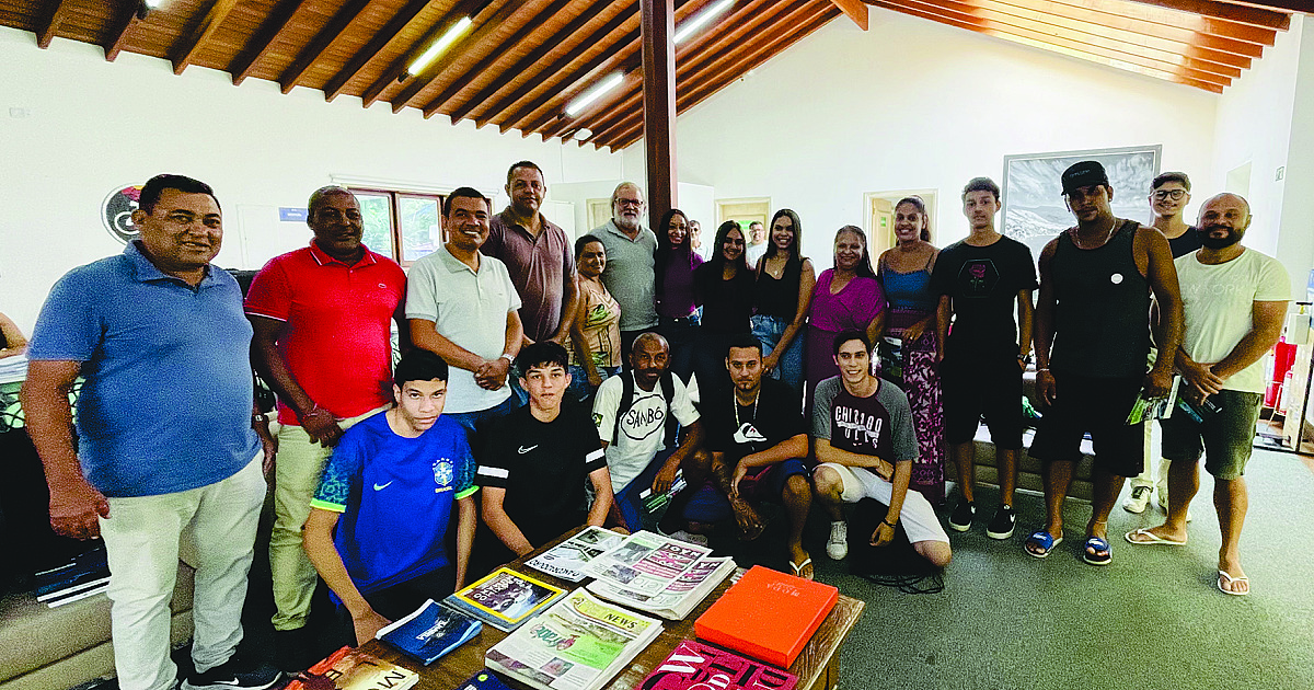 Prefeito Toninho Colucci recebe novos bolsistas do Programa SOS Trabalho