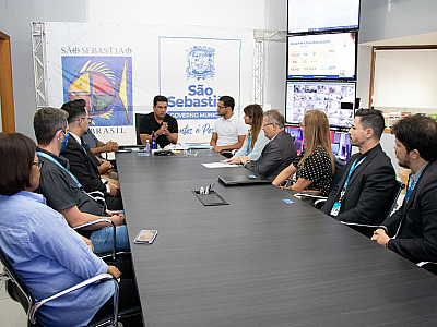 Prefeito Felipe Augusto assinou contrato com a Caixa para obras de infraestrutura
