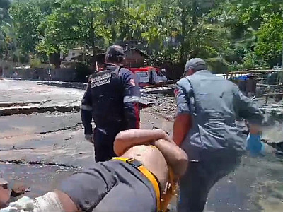 Homem quebra a perna ao cair em canal formado por córrego na Praia do Veloso, em Ilhabela
