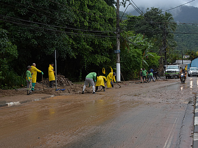 Prefeitura de Ilhabela alerta população para o risco de leptospirose após fortes chuvas e alagamentos