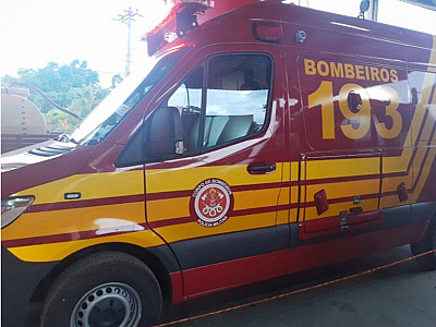Vans batem de frente e deixam feridos em estado grave em Caraguatatuba