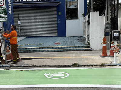 Vagas exclusivas para veículos elétricos na Zona Azul já estão disponíveis em Caraguatatuba