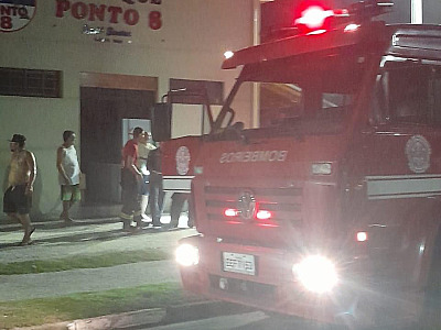 Incêndio em quiosque assusta moradores e turistas na Martim de Sá