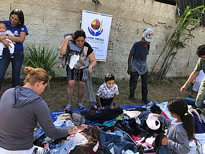Varal Solidário distribui mais de 850 donativos a comunidades da Costa Sul