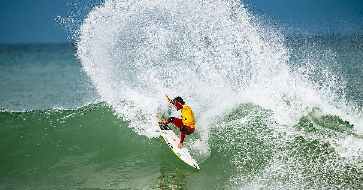 Filipe Toledo é o "deus" do surfe e conquista liderança no ranking WSL