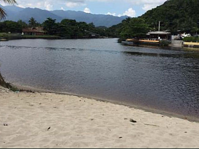 Operação de resgate procura jovem desaparecido em rio na Costa Sul de São Sebastião