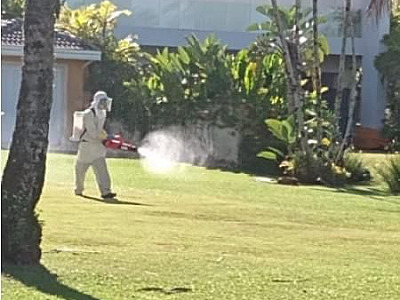 Condomínio de elite em Caraguá aplica “fumacê” para impedir avanço do Aedes aegypti