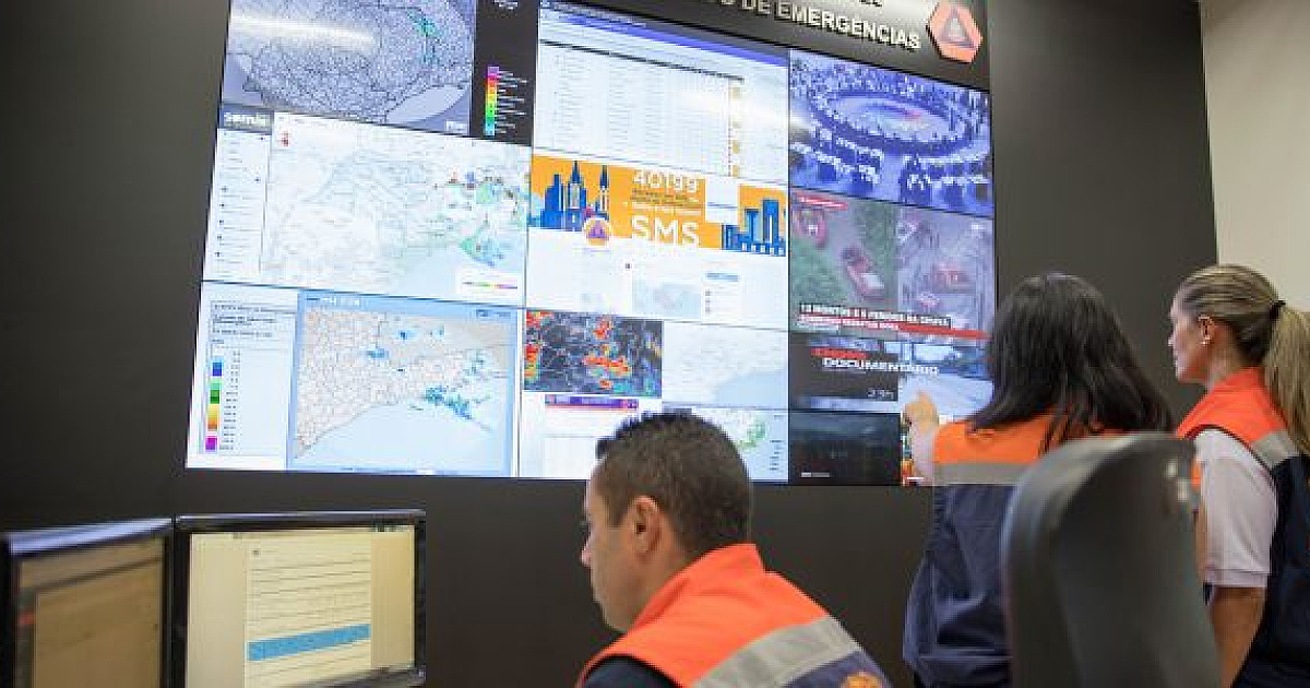 Governo de SP discute novo sistema de alerta de risco com operadoras de celular