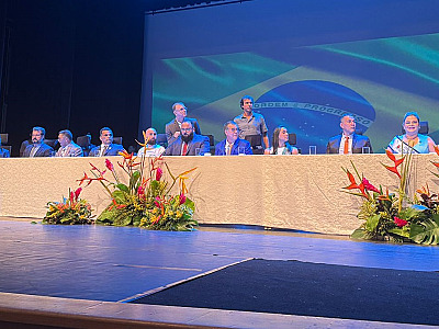 Prefeita reeleita de Ubatuba, Flavia Pascoal, é empossada para mandato 2025-20228