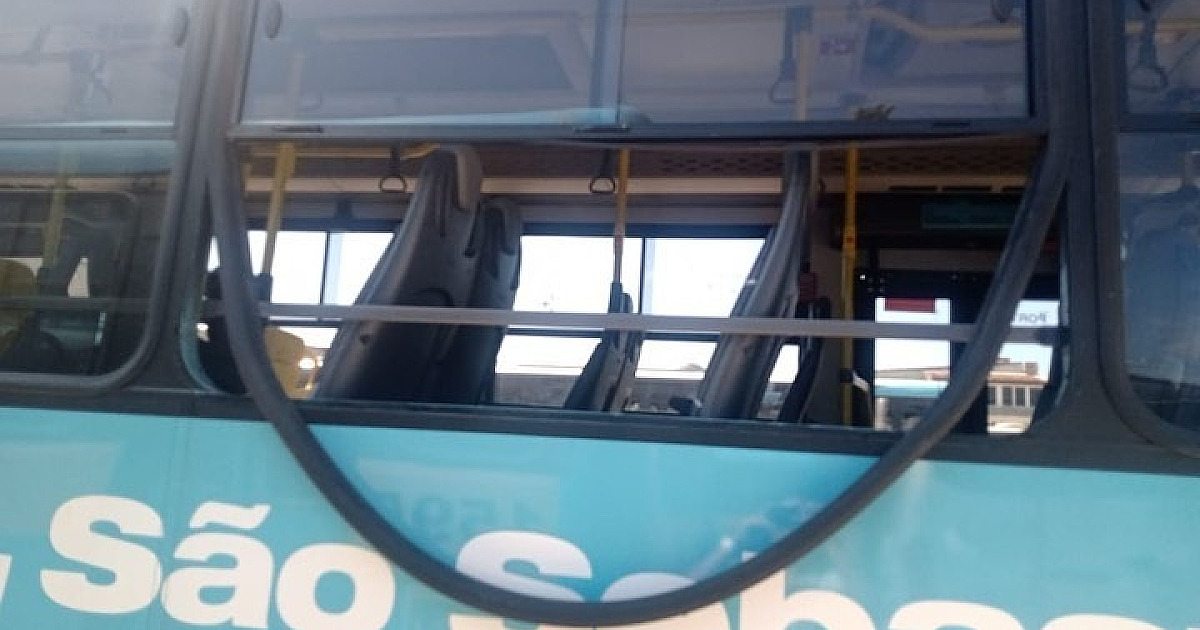 Ônibus é alvo de vandalismo menos de 24 horas após entrega à população de São Sebastião