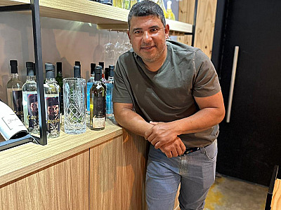 Bira Mattos comemora vitória no Mundial da Star com apoiadores e amigos em São Sebastião
