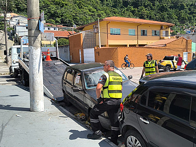 São Sebastião inicia operação ‘Cidade Limpa’ e recolhe veículos abandonados em vias públicas