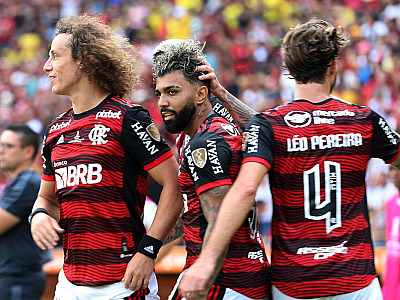 Gabigol decide e Flamengo conquista o tricampeonato da Libertadores
