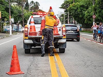 Prefeitura de São Sebastião mantém faixa reversível para otimizar o fluxo de veículos