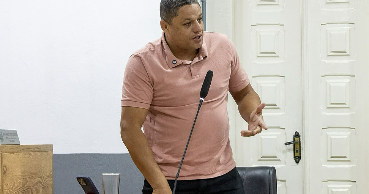 Tião da Solange cobra explicações sobre atraso e possível rescisão de contrato em obras no bairro Maresias