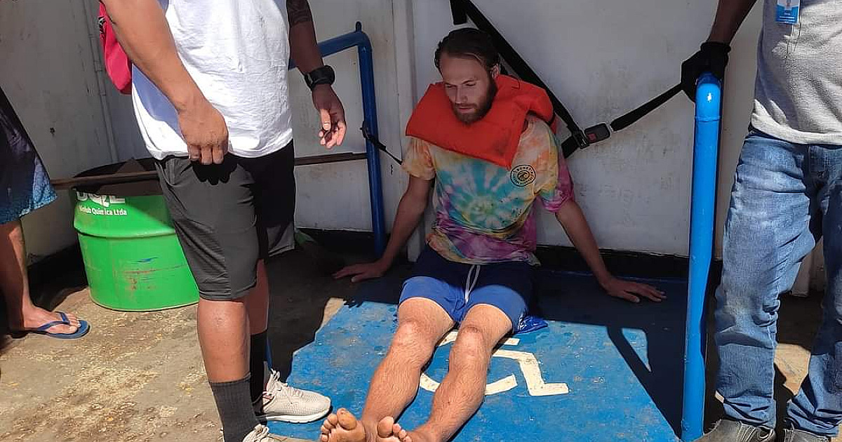 Dinamarquês pula do catamarã e causa pânico na travessia entre São Sebastião e Ilhabela