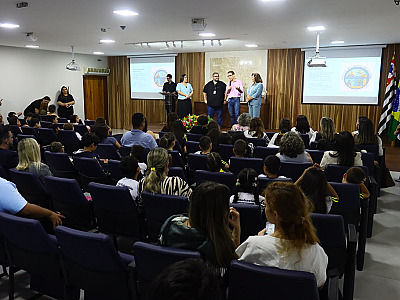 Caraguatatuba recebe solenidade do Prêmio Excelência Educacional com homenagem a escolas destaque no Saresp