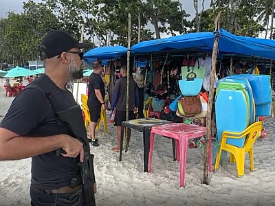 Operação "Guarda-Sol" apreende quase mil cadeiras após denúncia em vídeo em Ubatuba