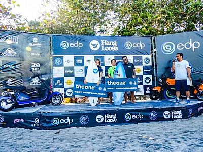 Pela primeira vez na história, uma mulher vence na categoria principal do Hang Loose Surf Attack