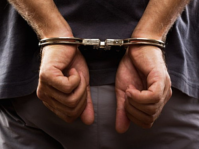 Homem com mandado de prisão foge com menina de 5 anos e é detido pela polícia em Caraguatatuba