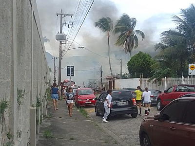 Polícia Civil vai investigar causa do incêndio que destruiu residência em São Sebastião