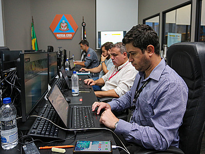 Governo de SP mobiliza 5 mil agentes de Defesa Civil devido à previsão de tempestade