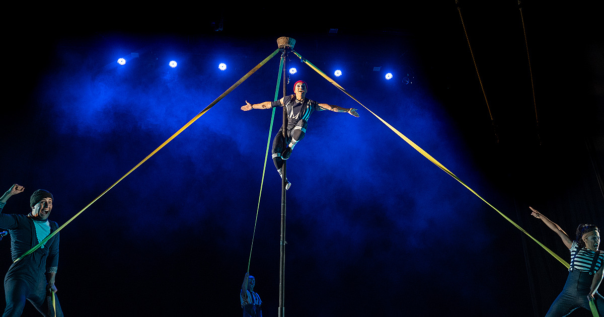 Espetáculo ‘Sobre as Ondas’ une circo, teatro e consciência ambiental no Teatro Municipal de São Sebastião