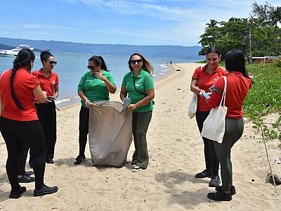 Programa “Conexão Sustentável Verão” promove mais uma edição com limpeza e conscientização na Praia do Pequeá