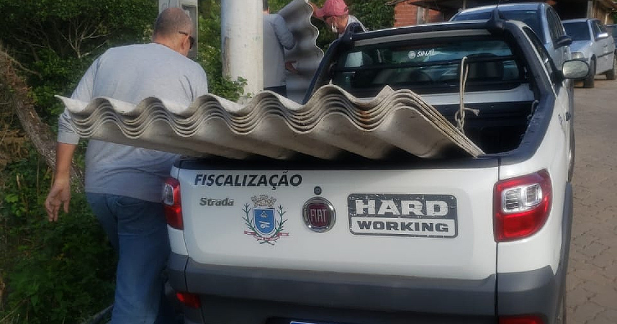 Prefeitura de Ilhabela apreende materiais de construção em área irregular
