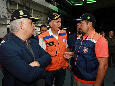 Boletim: Navio Hospital de Campanha da Marinha chega em São Sebastião para dar apoio às vítimas do temporal e ministro destaca retirada das encostas (23/02/23 - 17h)