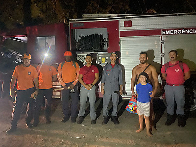 Defesa Civil e Corpo de Bombeiros de São Sebastião resgatam pai e filho na Trilha do Guaecá