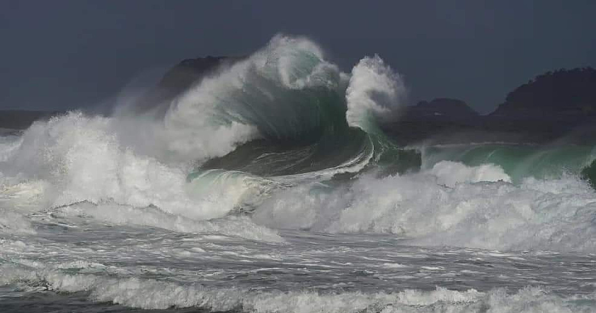 Litoral Norte pode ter ressaca marítima e ondas de até 2,5 metros, diz alerta da Marinha