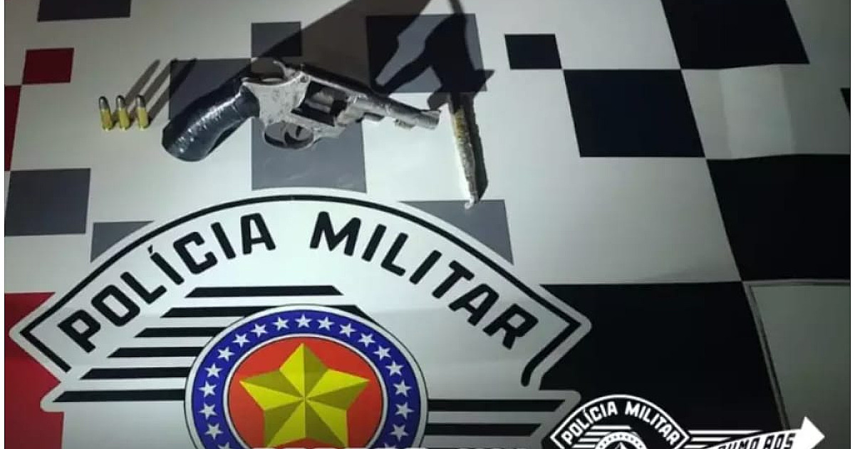 PM prende 3 com carro roubado, arma e maconha em Caraguatatuba