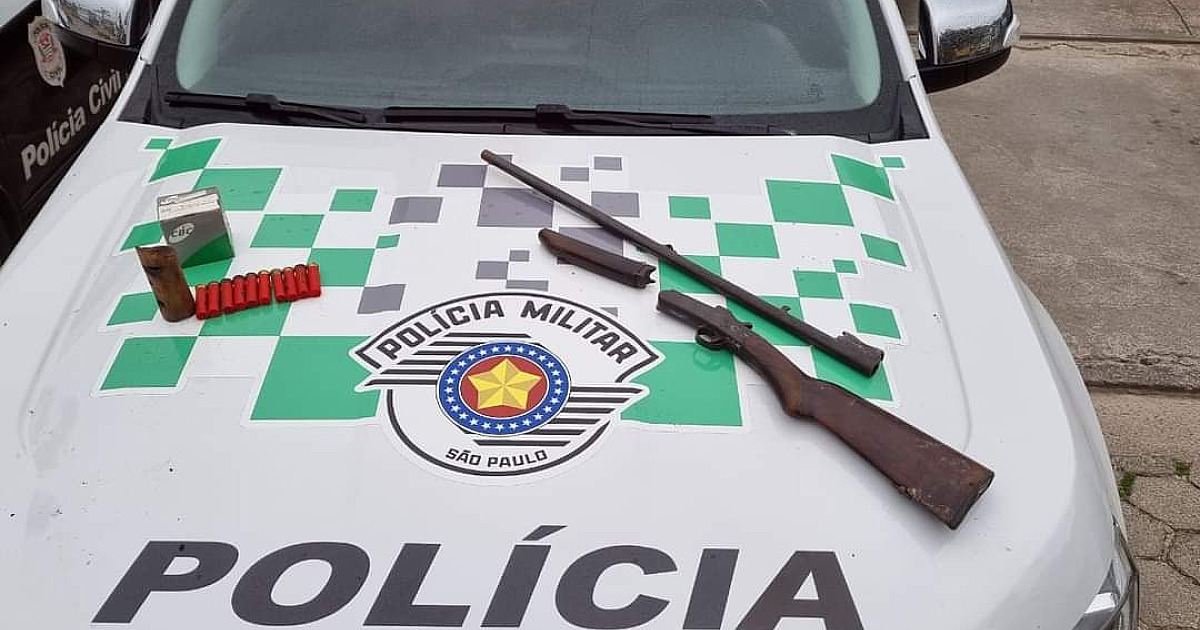 Ambiental apreende arma e descobre "tronco esconderijo" no PESM em Caraguatatuba 