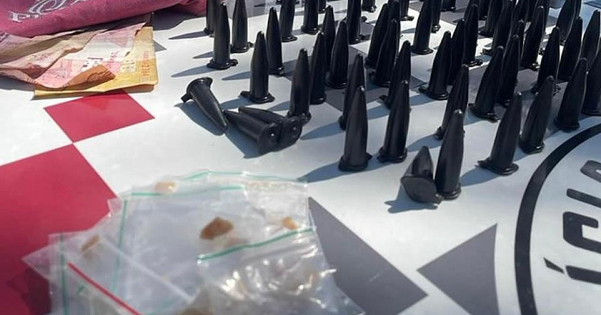 PM prende traficante em terreno baldio no Rio Marinas em Caraguá