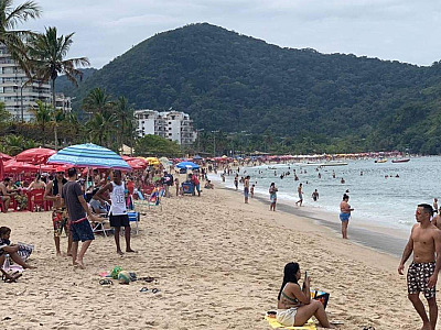 Professor da Faculdade de Medicina da USP fala sobre prevenção a "dermatite nos trajes de banho"