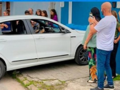 Prefeitura cede veículo para Associação de Pais do Espectro Autista de Ubatuba