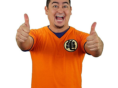 Humorista André Santi apresenta stand-up comedy no Teatro Municipal de São Sebastião