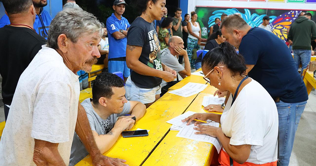 Prefeitura realiza reunião comunitária sobre regularização fundiária em Boiçucanga