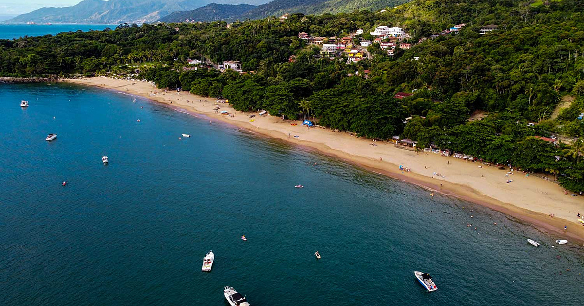 Prefeitura de Ilhabela regulamenta comércio ambulante na orla para temporada de verão