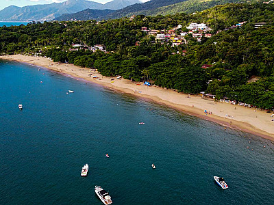 Prefeitura de Ilhabela regulamenta comércio ambulante na orla para temporada de verão