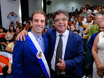 Mateus Silva toma posse como novo prefeito de Caraguatatuba