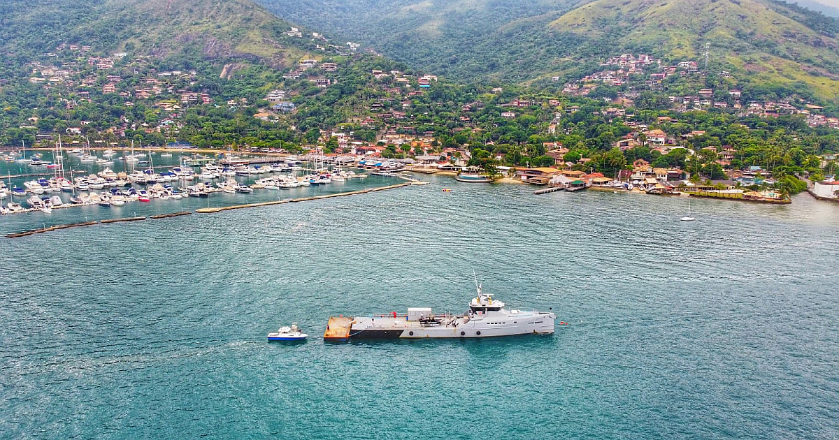 Ocean Warrior, o navio protetor de baleias e animais marítimos chega em Ilhabela