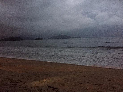 Meteorologistas dizem que Carnaval será com “Suor, cerveja, beijo e chuva” no Litoral Paulista