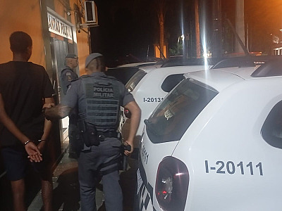 Jovem é morto a facadas em alojamento no bairro Vila Sahy, em São Sebastião