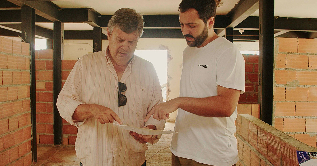Vice-prefeito de Ilhabela visita obras do novo Mercado do Peixe