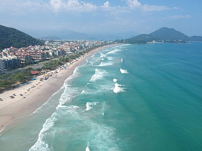 Surfistas localizam corpo de homem no mar em Ubatuba