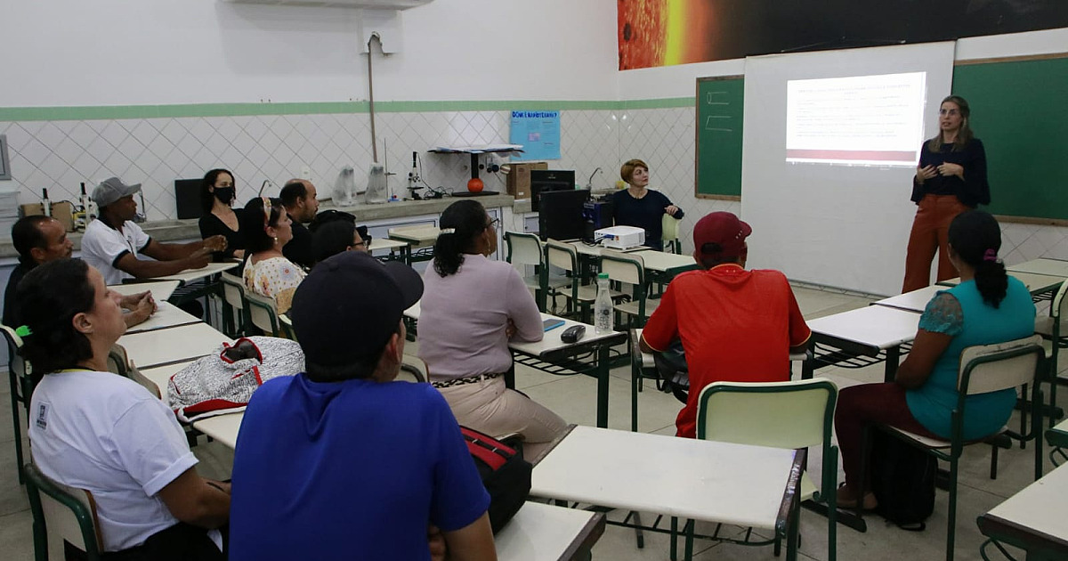 Projeto 'OAB vai à Escola' chega a alunos da Educação de Jovens e Adultos (EJA) da Topolândia